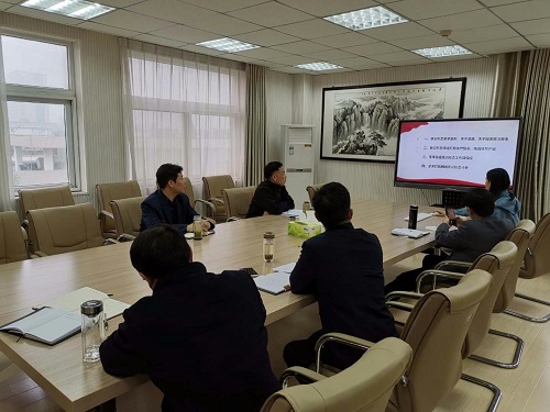 新葡的京集团8814召开党委理论中心组学习会议暨2019年度意识形态工作专题会