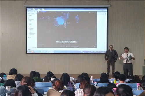 “聆听外教声音，助力自我发展”——新葡的京集团8814开展外教讲座系列活动