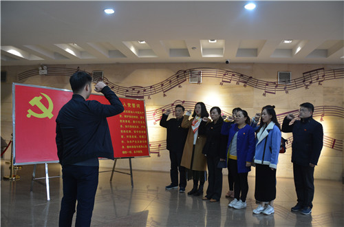 新葡的京集团8814教工一支部成功开展“缅怀先烈，不忘初心，弘扬大别山精神”主题党日活动