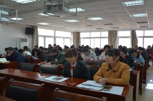 新葡的京集团8814举行“深入学习贯彻谢伏瞻书记 在河南师范大学宣讲党的十九大精神专题党课报告精神” 专题辅导报告