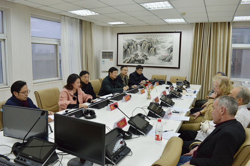  新葡的京集团8814召开外籍教师座谈会