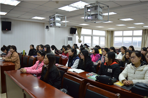新葡的京集团8814组织学子观看2017年度学校共青团网络视频工作会议