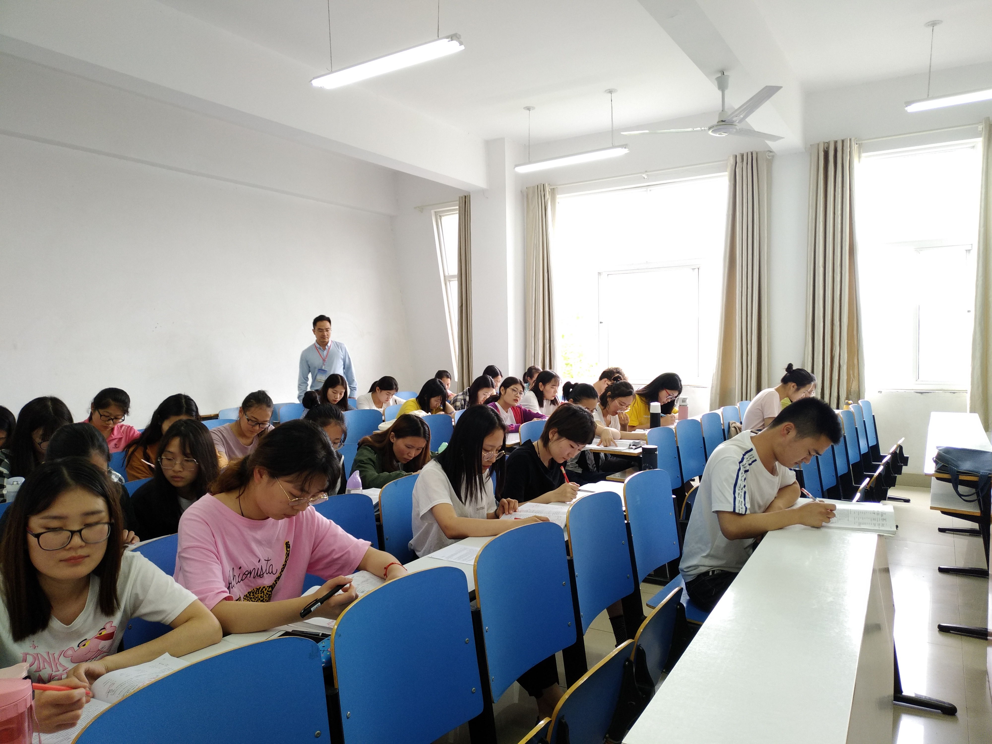 新葡的京集团88142018-2019学年第二学期第十四周教学检查
