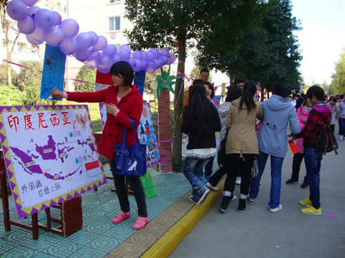 新葡的京集团8814举行“环球之旅”主题特色风情展喜迎女生月