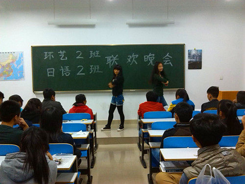 新葡的京集团8814各班女生月联谊会精彩纷呈