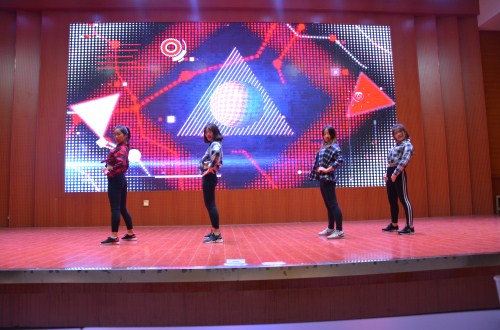 新葡的京集团8814“樱邀而来，语梦同行”漾年华外语文化节晚会华丽上演