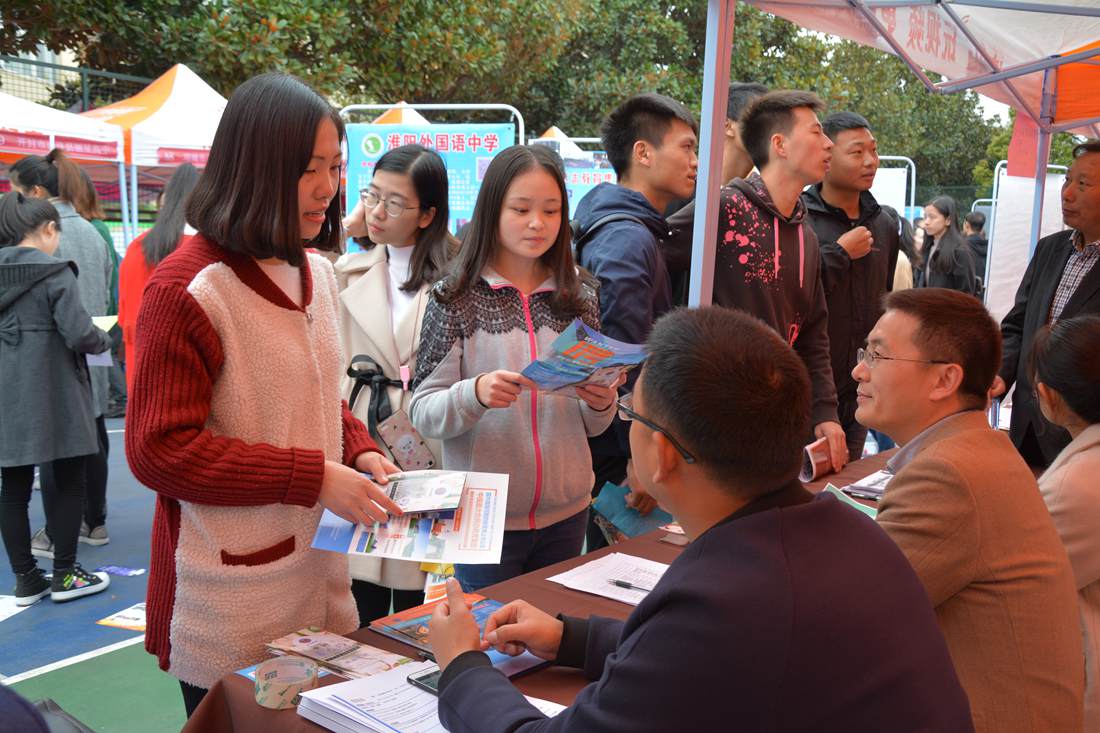 新葡的京集团8814组织应届毕业生参加冬季就业双选会