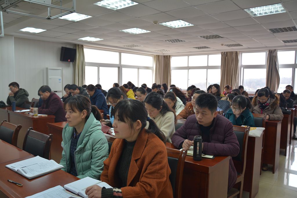 新葡的京集团8814召开新学期教职工大会