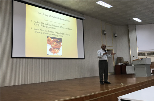 “聆听外教声音，助力自我发展”——新葡的京集团8814开展外教讲座系列活动