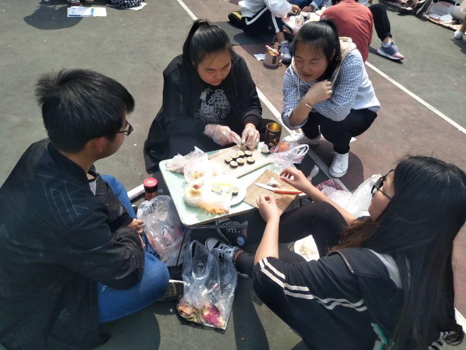 新葡的京集团8814成功举办第五届寿司制作大赛