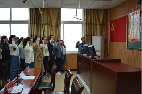 新葡的京集团8814举行预备党员入党宣誓仪式