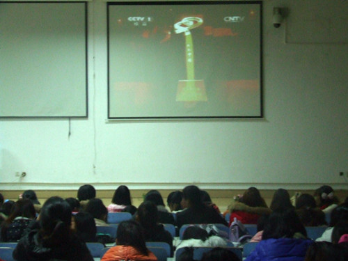 新葡的京集团8814组织学生观看感动中国2014年颁奖典礼视频