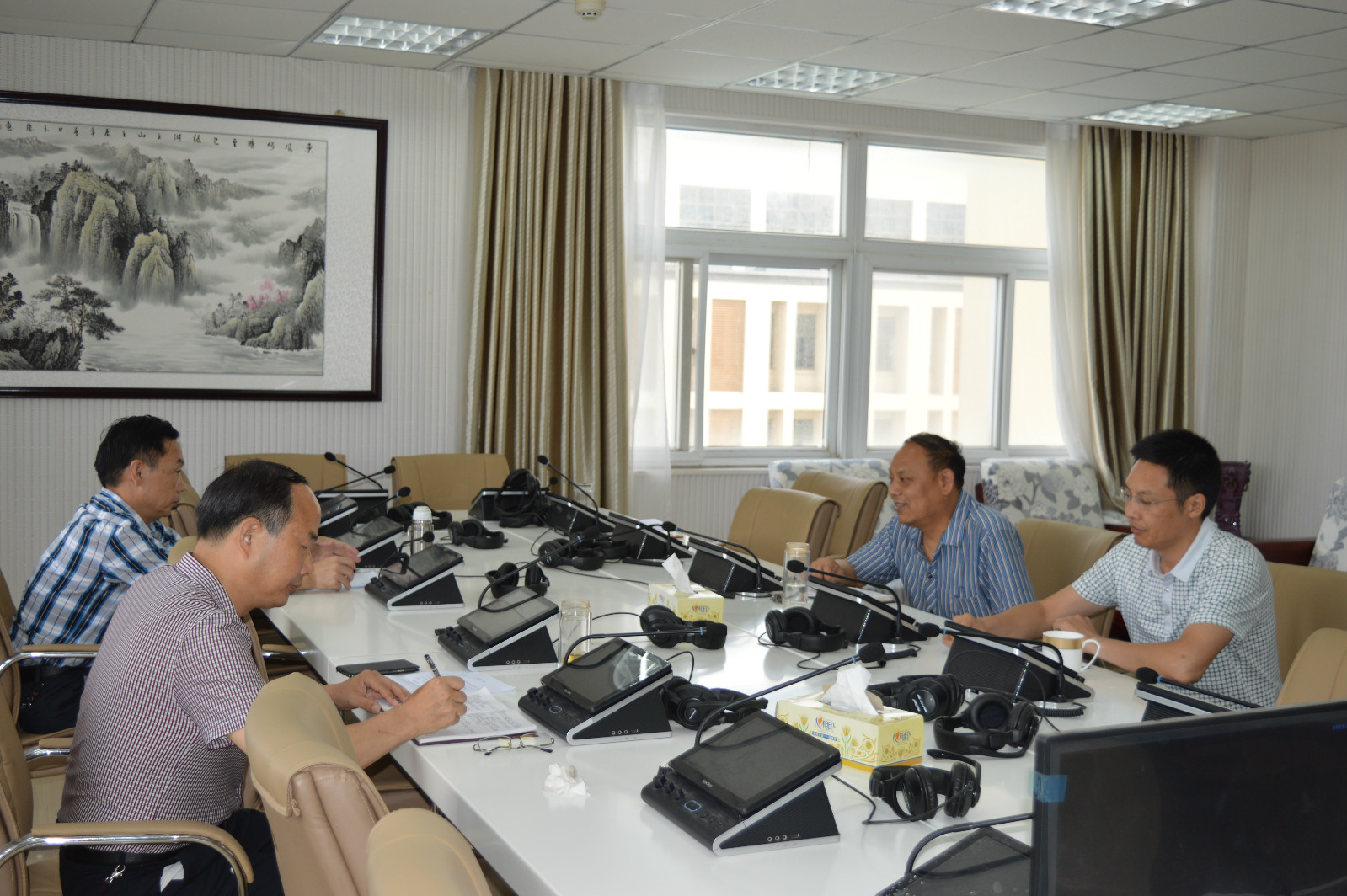 新葡的京集团8814党委中心组召开“两学一做”学习教育专题学习讨论会