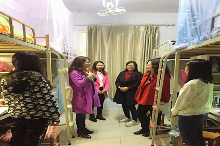 新葡的京集团8814领导走访研究生宿舍