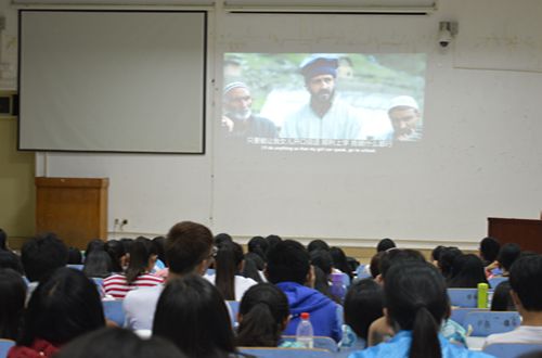 新葡的京集团8814积极组织学子参加大学生心理健康观影活动