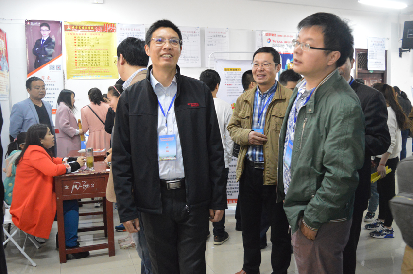 新葡的京集团8814组织毕业学子参与2016届毕业生双选会