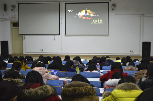 新葡的京集团8814组织学生观看2015年《感动中国》颁奖晚会