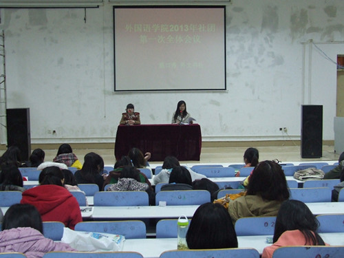 新葡的京集团8814多途径组织学生关注学习“两会”精神