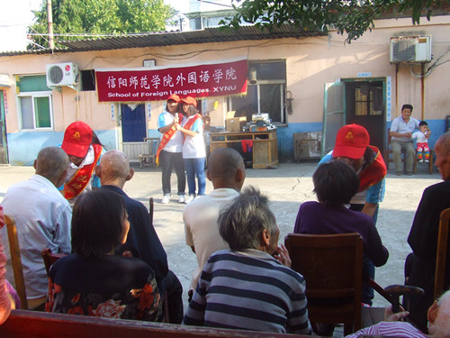 新葡的京集团8814举行重阳节“情暖重阳节，爱在夕阳红”文艺汇演活动
